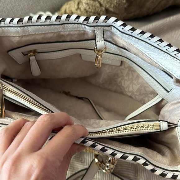 Summer Straw Michael Kors Handbag with White Leather Straps - Picture 8 of 17